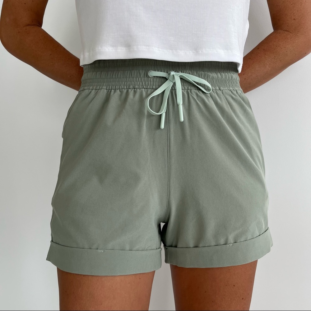 Like new Lululemon Spring Break Away Light Sage Green Drawstring Shorts size 4